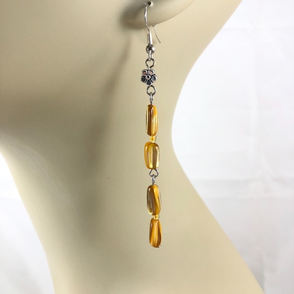 Mother of Pearl Flower Pendant Necklace & Earrings, Handmade, Retro, Beach Girl - Picture 3 of 6